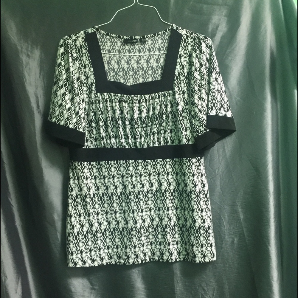 Blouse with short sleeves. Like new.